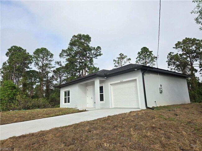 2602 18th St W in Lehigh Acres, FL - Building Photo - Building Photo
