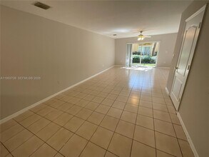 3023 SW 129th Terrace in Miramar, FL - Foto de edificio - Building Photo