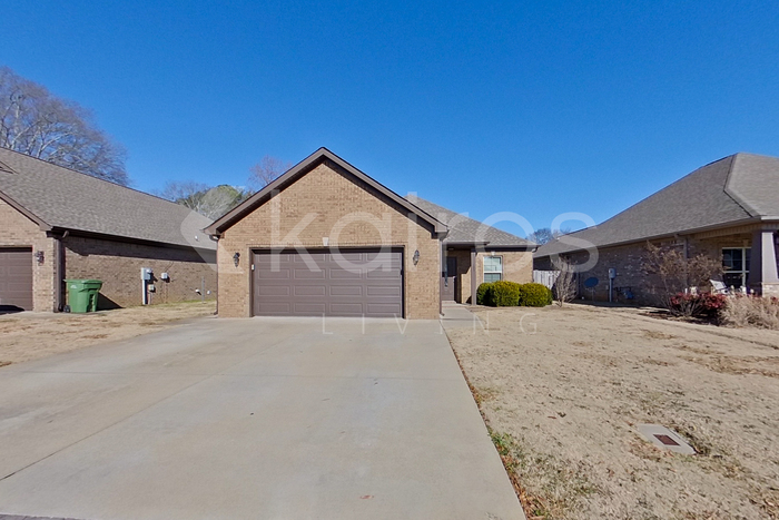 103 Lyn Ln in Tuscumbia, AL - Building Photo