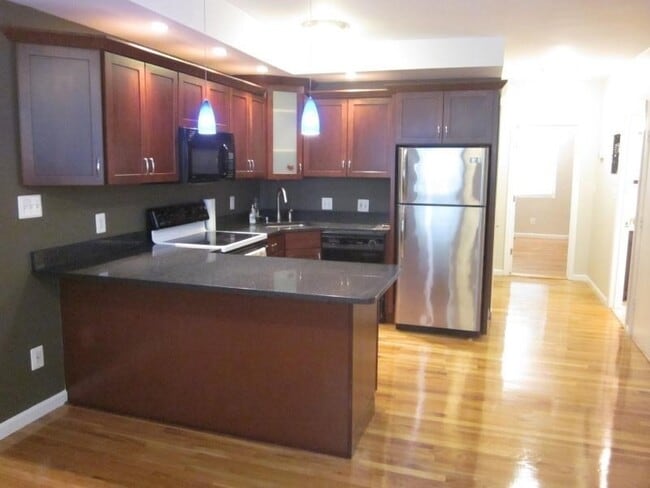 202 W 9th St in Boston, MA - Foto de edificio - Building Photo