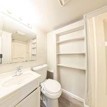 2938 E Euclid Ave in Des Moines, IA - Building Photo - Building Photo