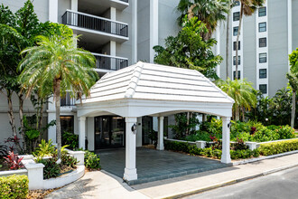 North Shore Place in North Fort Myers, FL - Building Photo - Building Photo