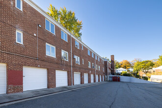 1304 Bell Blvd in Bayside, NY - Building Photo - Building Photo