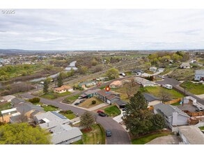 9 Martin Dr in Umatilla, OR - Building Photo - Building Photo