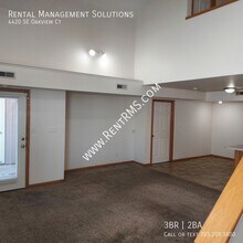 4420 SE Oakview Ct in Topeka, KS - Building Photo - Building Photo