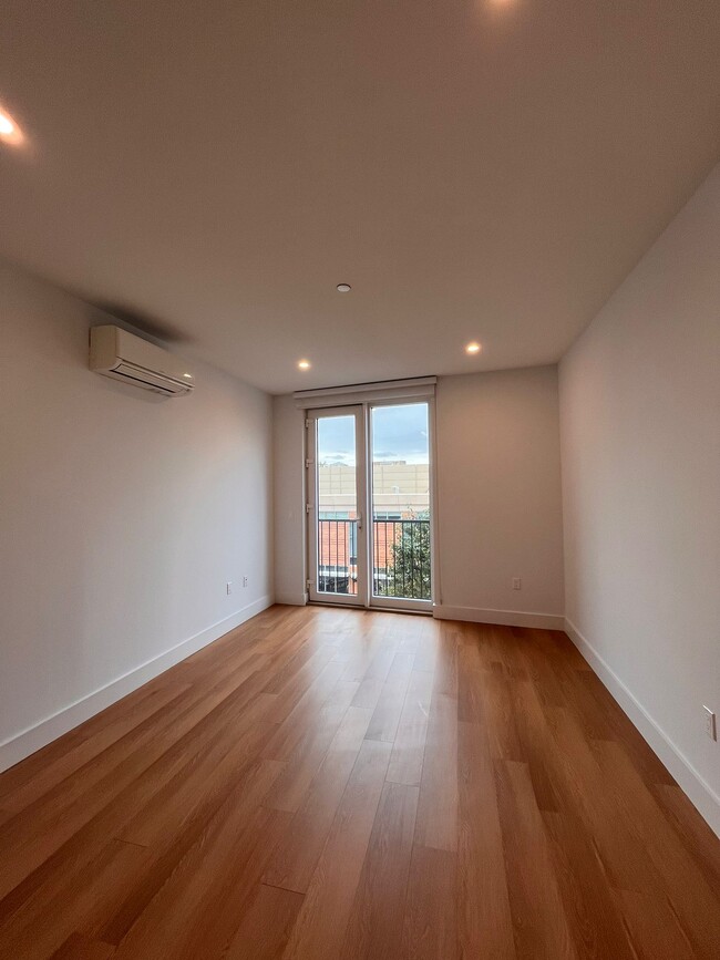 543 Martin Luther King Jr Dr, Unit 307 in Jersey City, NJ - Building Photo - Building Photo