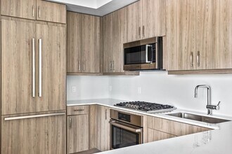 10 Shipyard Dr in Hingham, MA - Foto de edificio - Building Photo