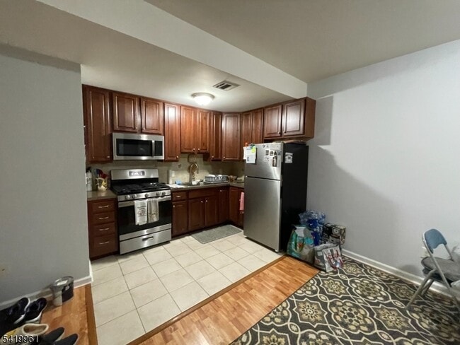 72 Highland Ave in Clifton, NJ - Building Photo - Building Photo