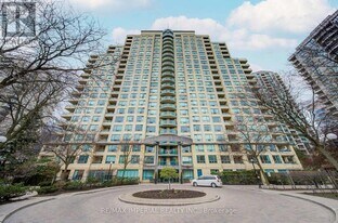238 Doris Ave in Toronto, ON - Building Photo