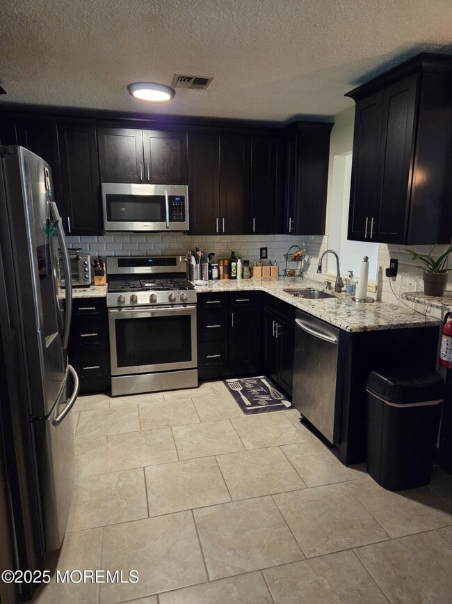 207 Tulip Ln in Freehold, NJ - Building Photo - Building Photo