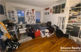 8 Sewall St, Unit 1 in Roxbury Crossing, MA - Foto de edificio - Building Photo