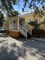 80 6th St in Apalachicola, FL - Building Photo
