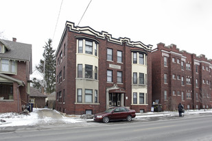 447 Wealthy St SE Apartments