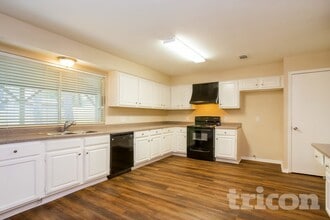 3714 Windy Haven Dr in Houston, TX - Building Photo - Building Photo