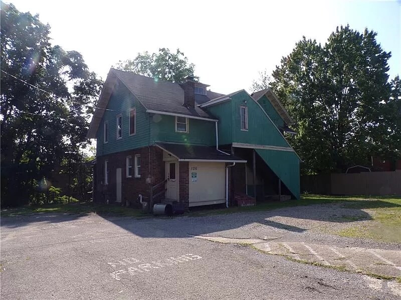 126 College Ave, Unit Upper Unit 2 in Indiana, PA - Building Photo