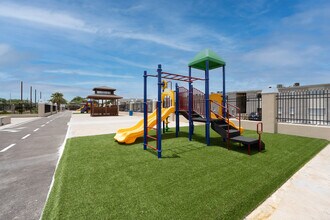 Falls of Las Villas in Pasadena, TX - Foto de edificio - Building Photo