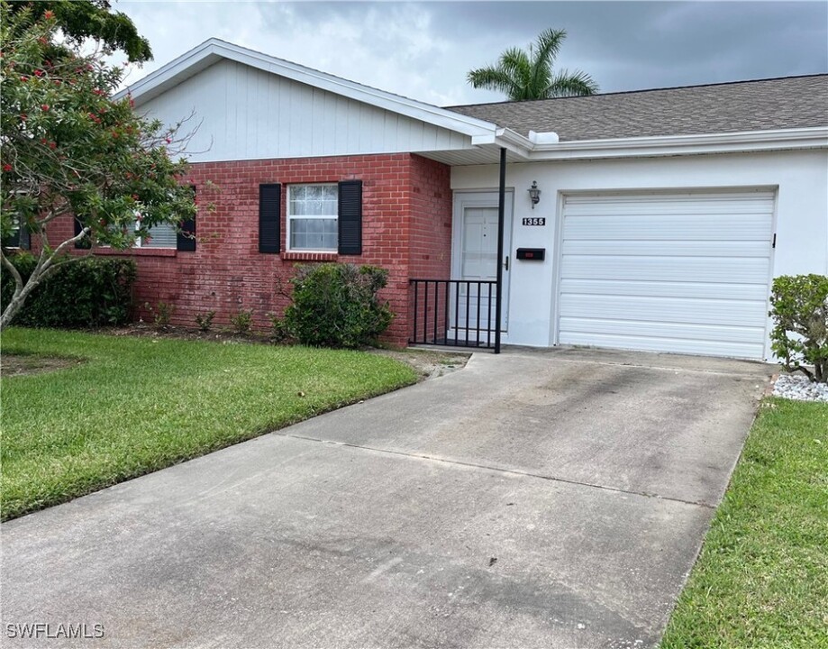 1355 Bunker Way in Ft. Myers, FL - Foto de edificio