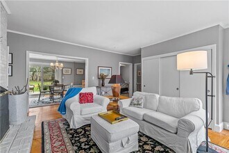 46 Chastellux Ave in Newport, RI - Building Photo - Building Photo