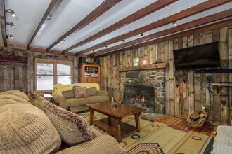 38 Snow Rd in Dover, VT - Foto de edificio - Building Photo