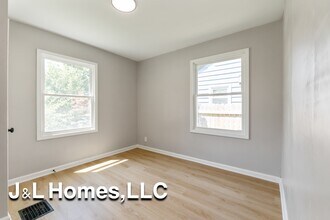568 Whitethorne Ave in Columbus, OH - Foto de edificio - Building Photo