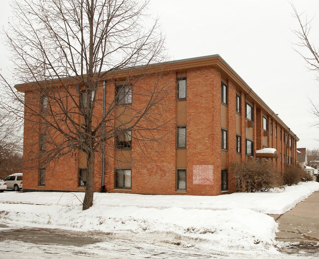 729 Oakdale Ave in St. Paul, MN - Foto de edificio - Building Photo