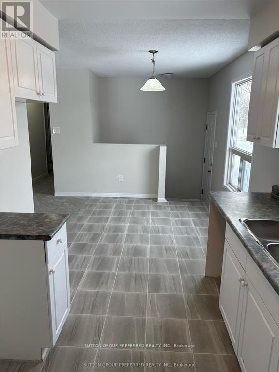 331 Simpson Crescent in London, ON - Building Photo - Building Photo