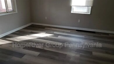 806 Cowan Ave in Jeannette, PA - Building Photo - Building Photo