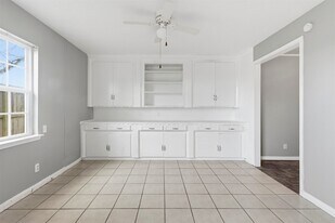 344 Pennington Dr in Alvin, TX - Building Photo