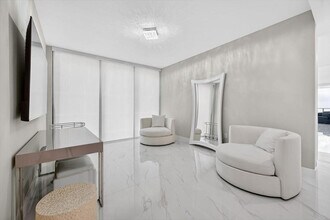 700 NE Miami Pl in Miami, FL - Building Photo - Building Photo