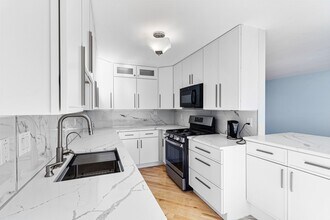 2430 S Shag Bark Trail in Arlington Heights, IL - Building Photo - Building Photo