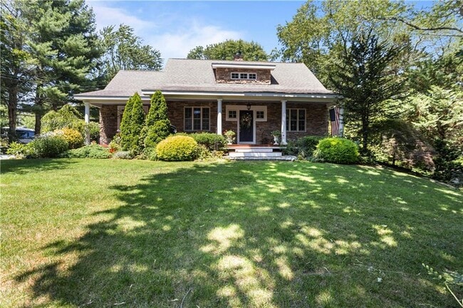 93B Kickemuit Ave in Bristol, RI - Building Photo - Building Photo