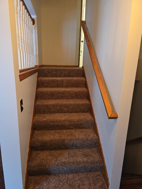 801 Cedar St SW in Isanti, MN - Foto de edificio - Building Photo