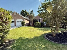 3267 Summit Glen Dr in Loganville, GA - Building Photo