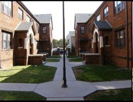 Old English Court in Wichita, KS - Building Photo
