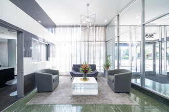 Sheridan Tower - 5650 N Sheridan Rd in Chicago, IL - Building Photo - Lobby