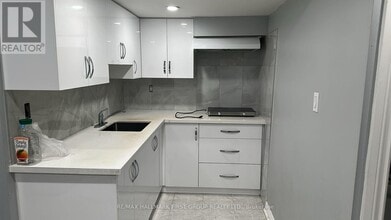 198 Coppard Ave in Markham, ON - Building Photo - Building Photo