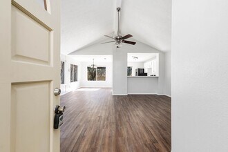 3423 Nutwood Ln in Spring, TX - Foto de edificio - Building Photo