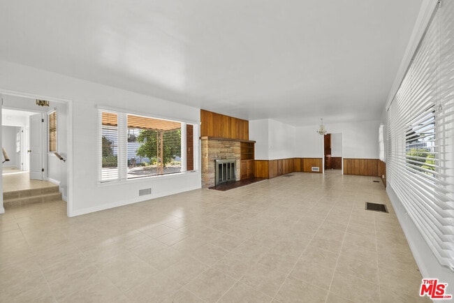 property at 100 E Kenneth Rd