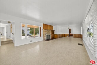 100 E Kenneth Rd in Glendale, CA - Building Photo - Building Photo