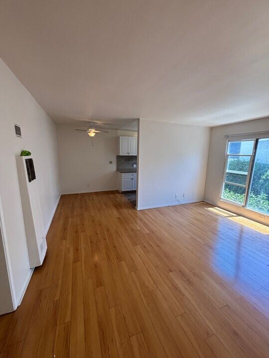 924 N Ogden Dr in West Hollywood, CA - Building Photo