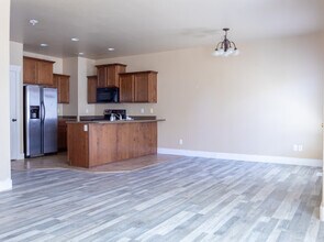 1532 N Venetian Way in Saratoga Springs, UT - Building Photo - Building Photo