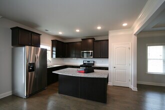 7921 Gabriela Dr NW in Huntsville, AL - Building Photo - Building Photo