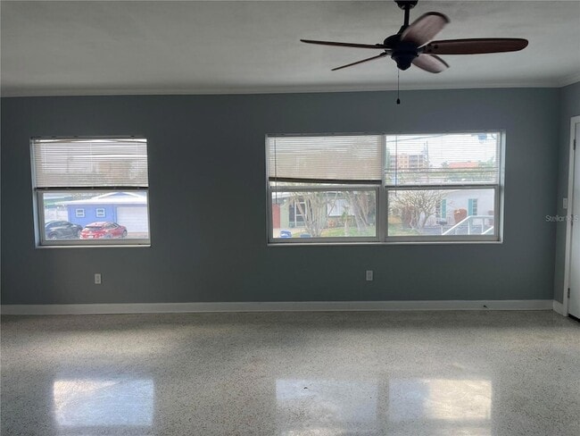 11355 3rd St E, Unit 4 in Treasure Island, FL - Foto de edificio - Building Photo