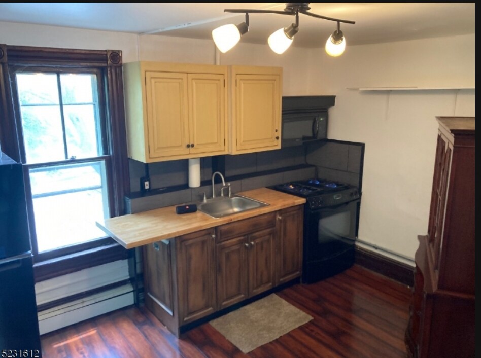 10 Harrison St, Unit 10C in Sussex, NJ - Building Photo