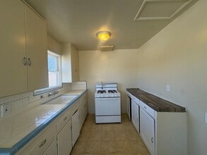407 Lincoln Ave in Bakersfield, CA - Building Photo - Building Photo