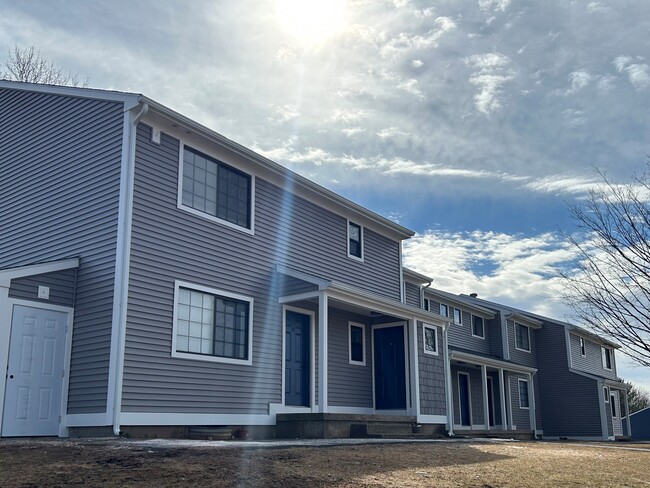 Wyndwood Apartments in East Windsor, CT - Building Photo - Building Photo