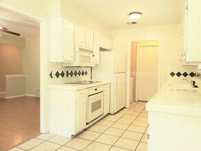 1325 E Brooks St in Norman, OK - Building Photo - Building Photo