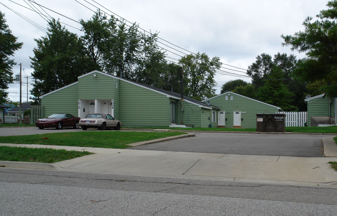 946 Vincent Ct in Lansing, MI - Foto de edificio