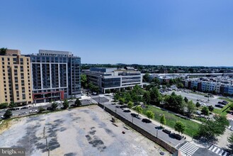 1000 New Jersey Ave SE in Washington, DC - Building Photo - Building Photo