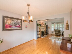 1810 NE Estate Dr in Hillsboro, OR - Building Photo - Building Photo